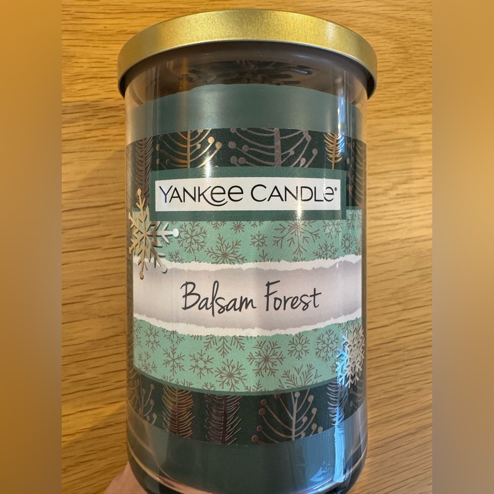 Yankee Candle Balsam Forest Large 2-Wick Tumbler Candle with Gold Snowflake Lid